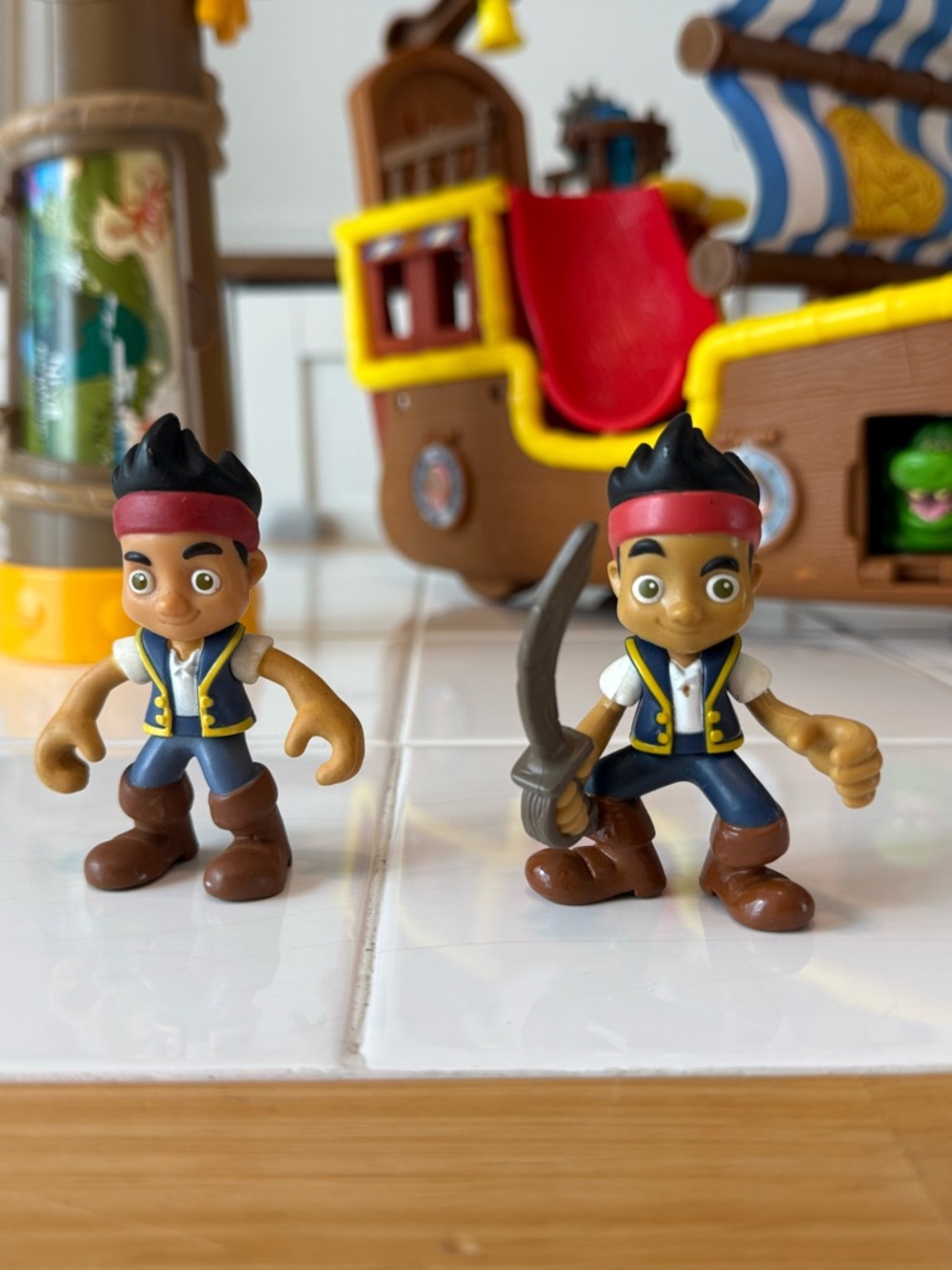 Disney Jake & The Neverland Pirate Ship & Telescope Lot -Ship Talks & Sings 2011 - Picture 7 of 16